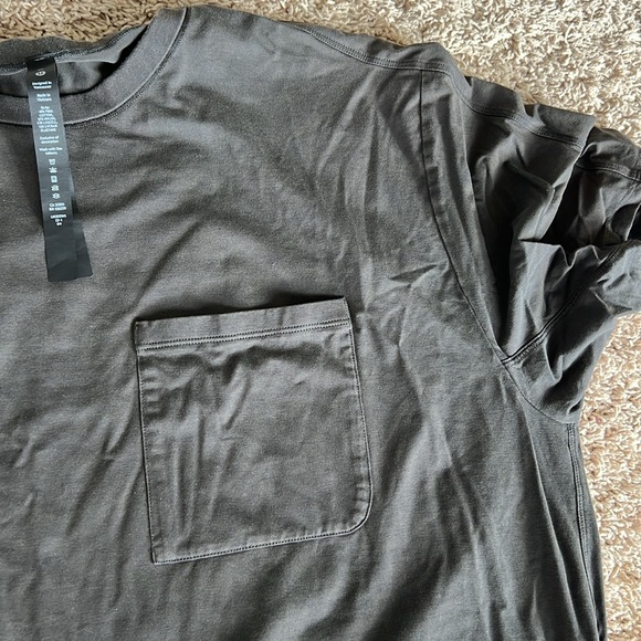 Lululemon The Fundamental
Pocket T-Shirt - Picture 3 of 5